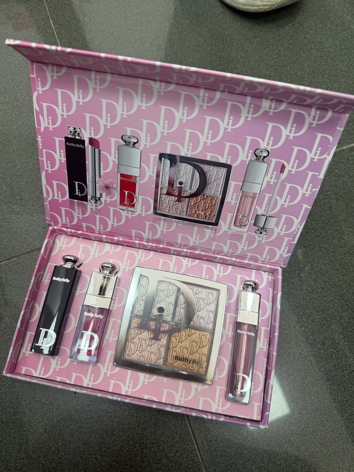 Set inspo Dior: labial, paleta, gloss, voluminizador