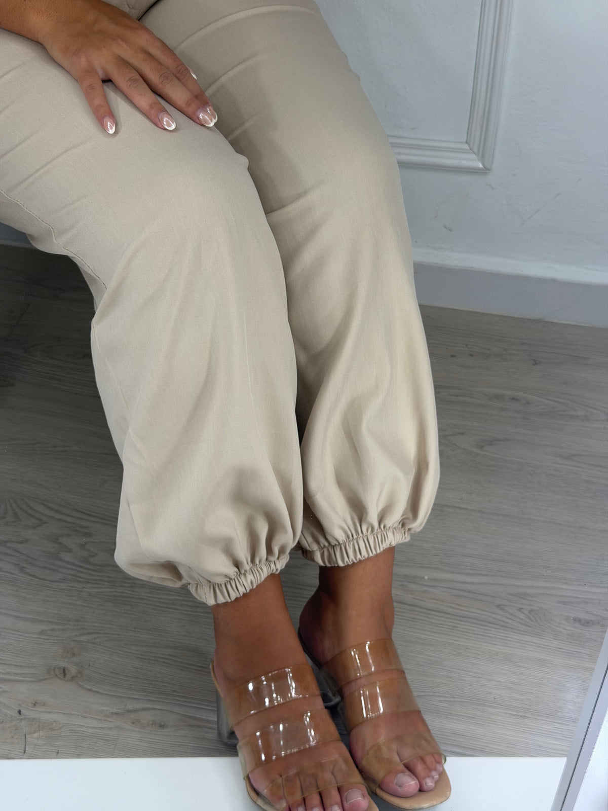 Pantalón bombacho con hebilla