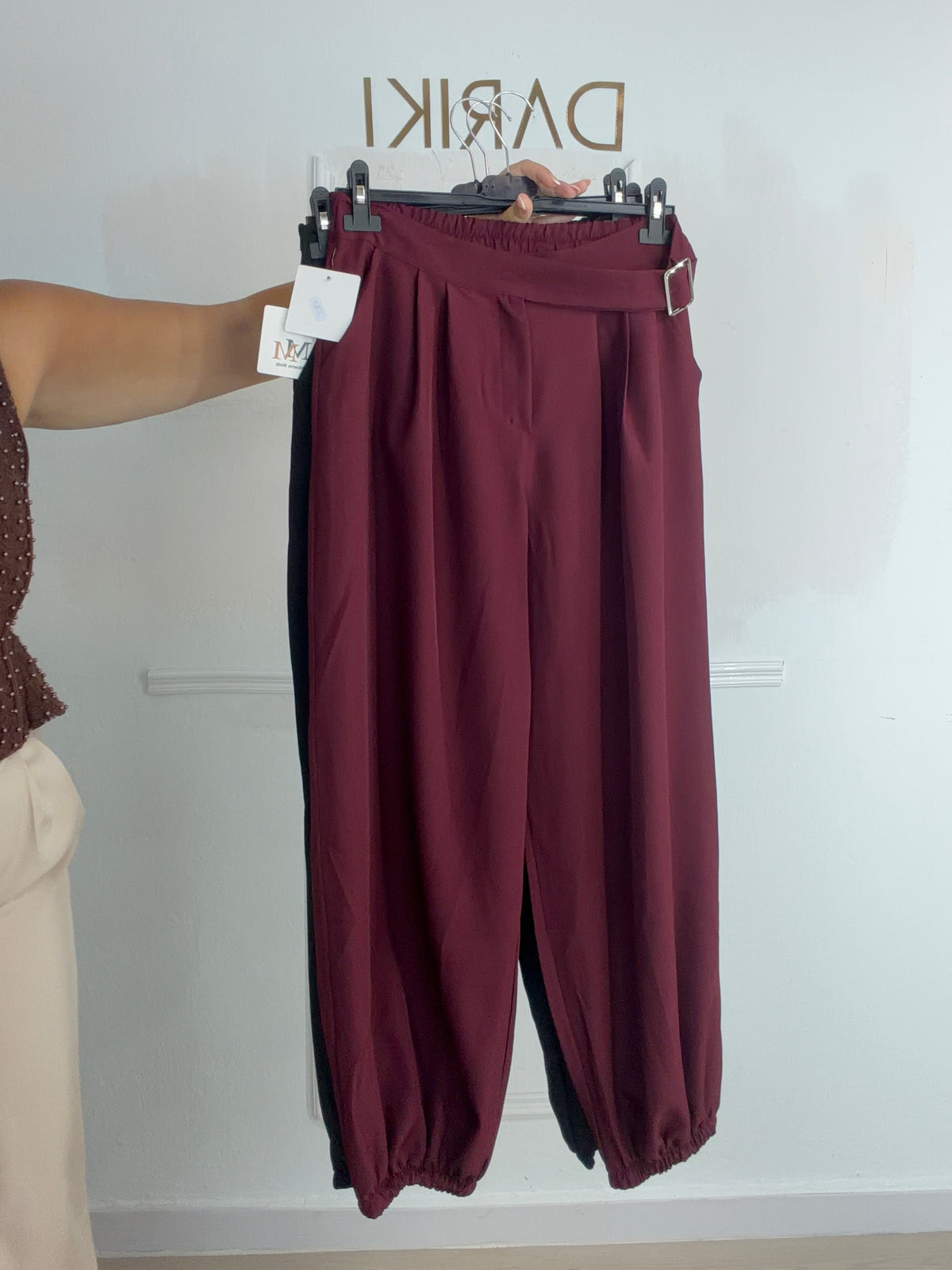 Pantalón bombacho con hebilla