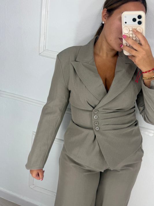 Traje sofía taupé