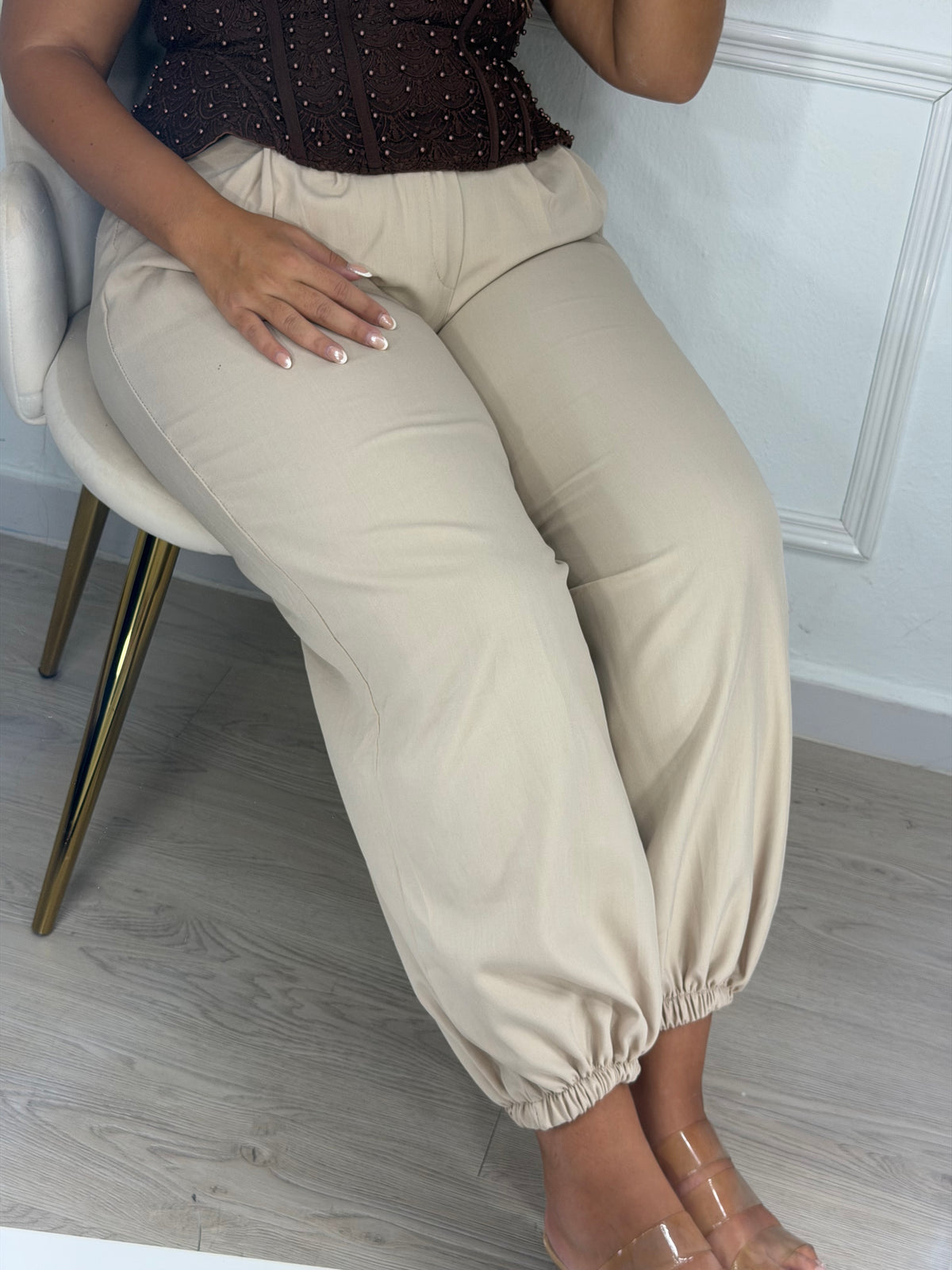 Pantalón bombacho con hebilla