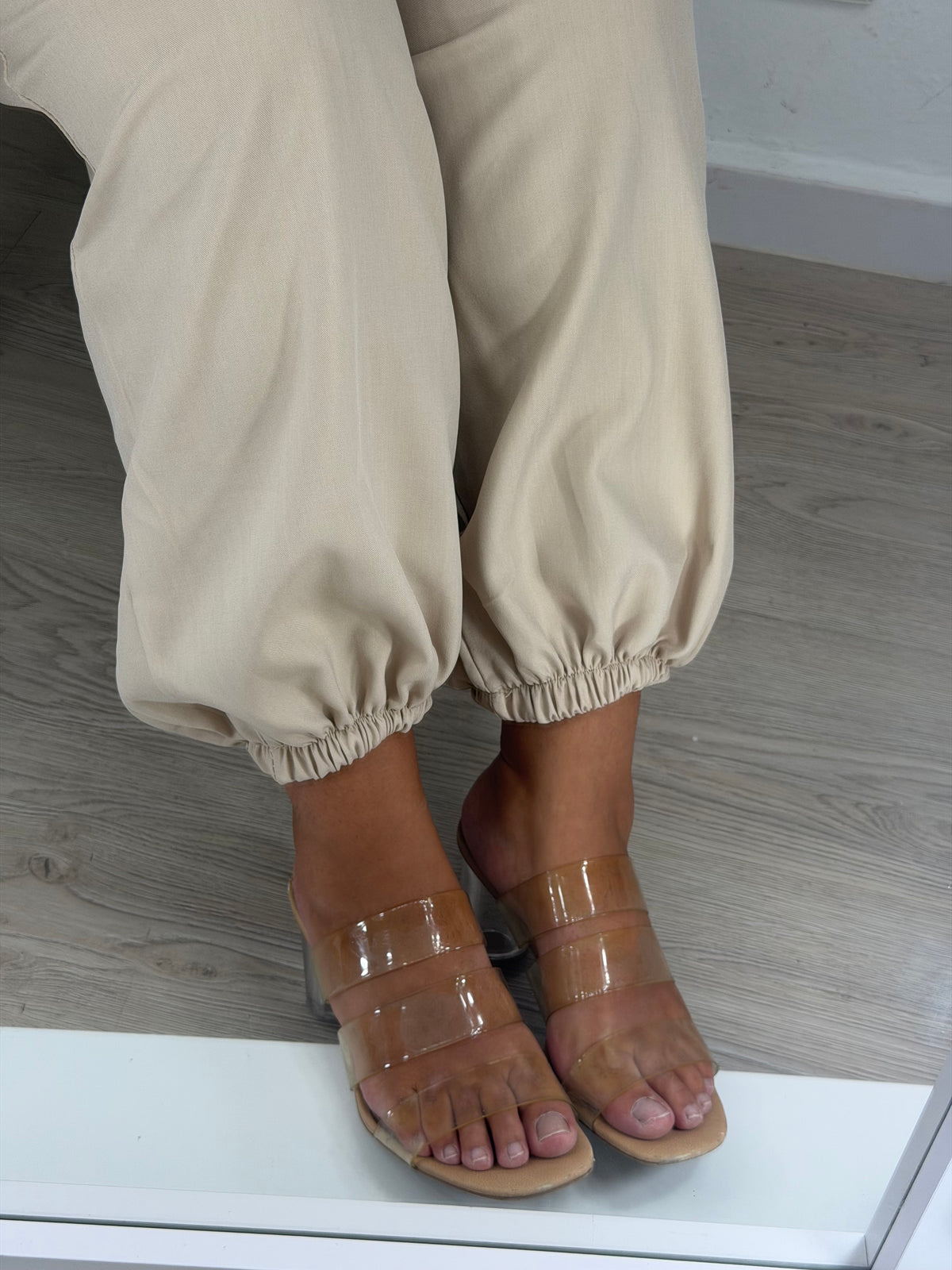 Pantalón bombacho con hebilla