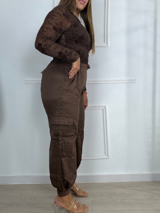 Pantalón raso bolsillos marrón