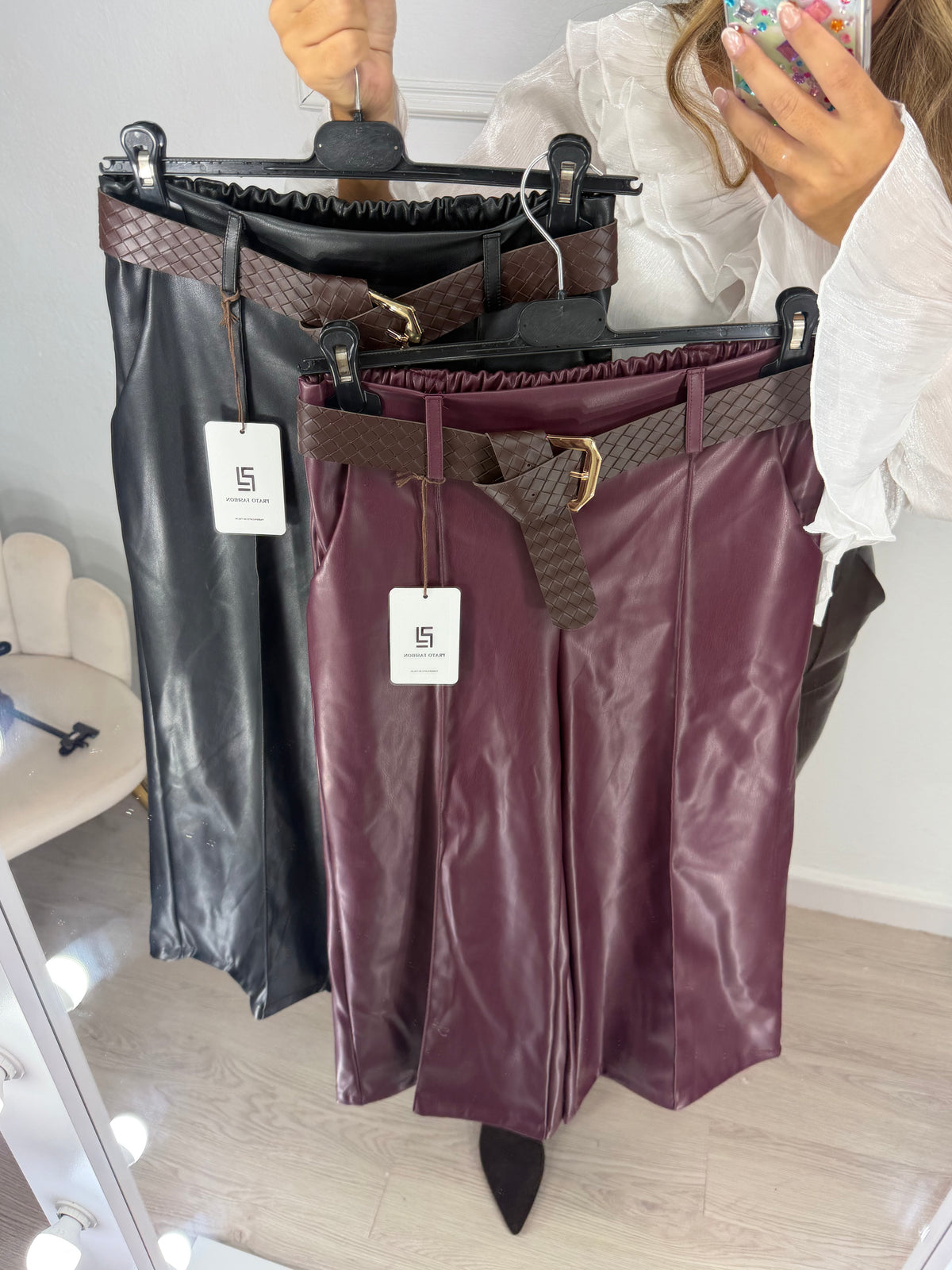 Pantalón polipiel cort