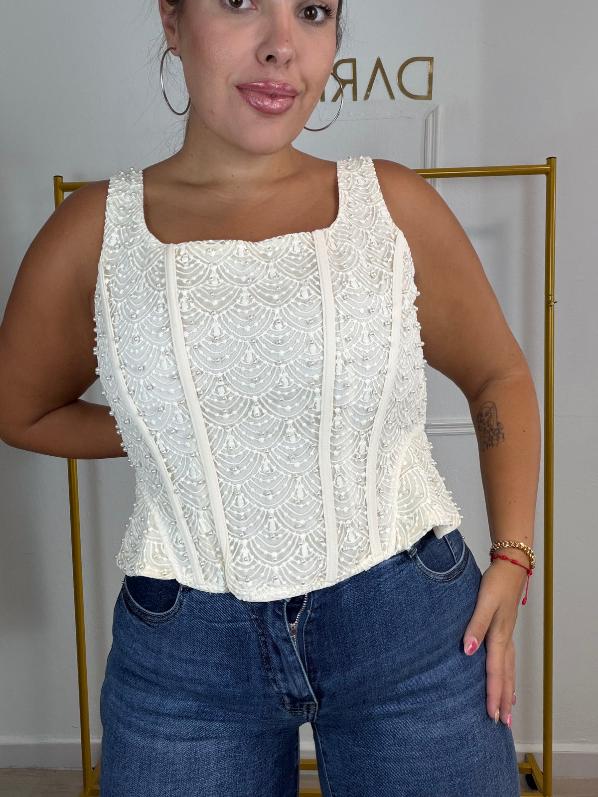 Top perlado crema