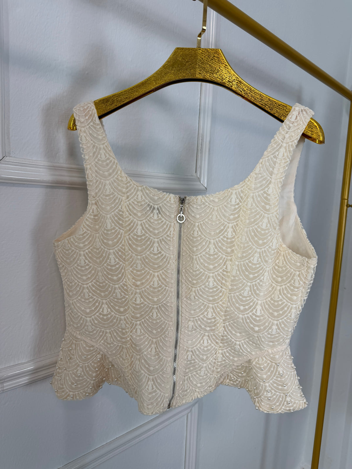 Top perlado crema