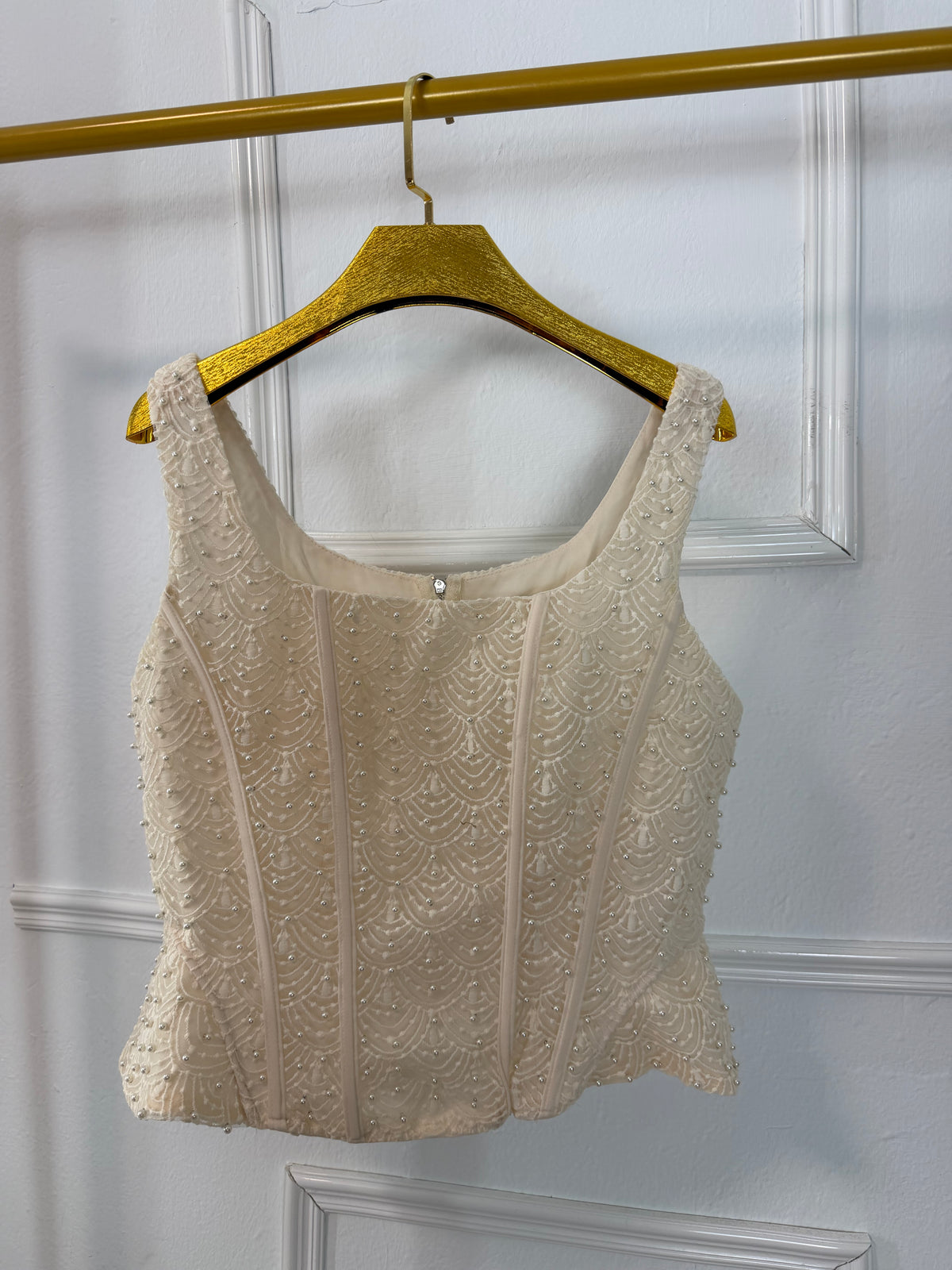 Top perlado crema