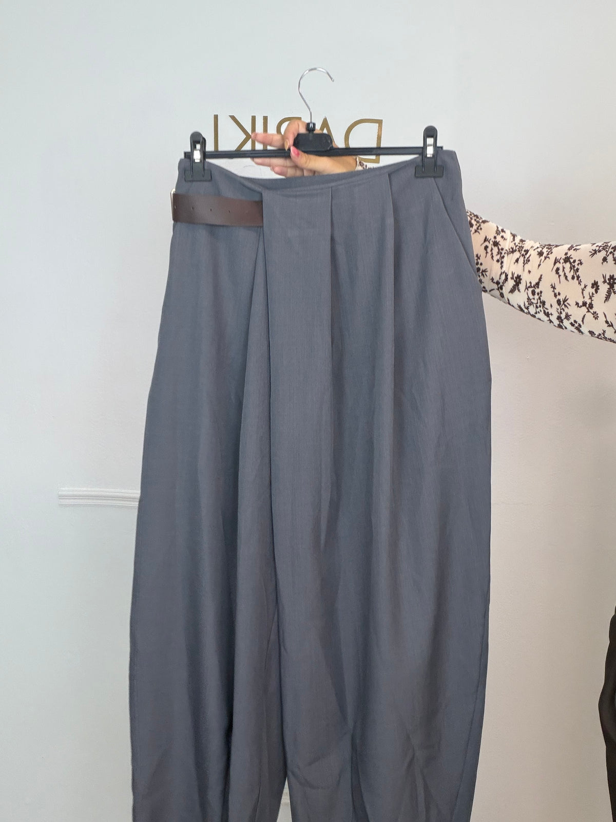 Pantalón con cinturón