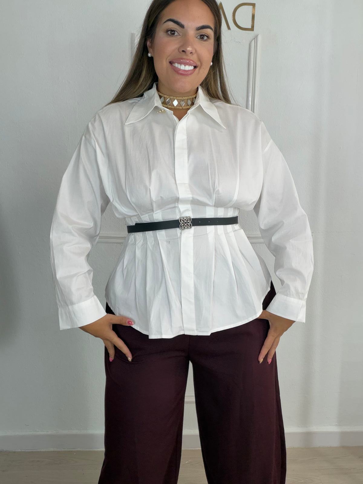 Camisa moldeadora blanca