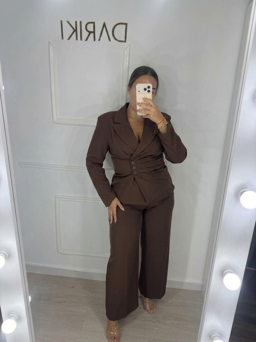 Traje sofía marrón